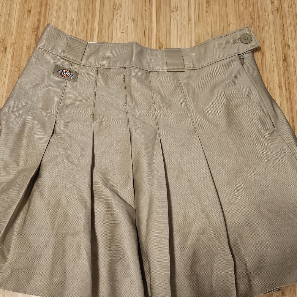 Pleated skirt